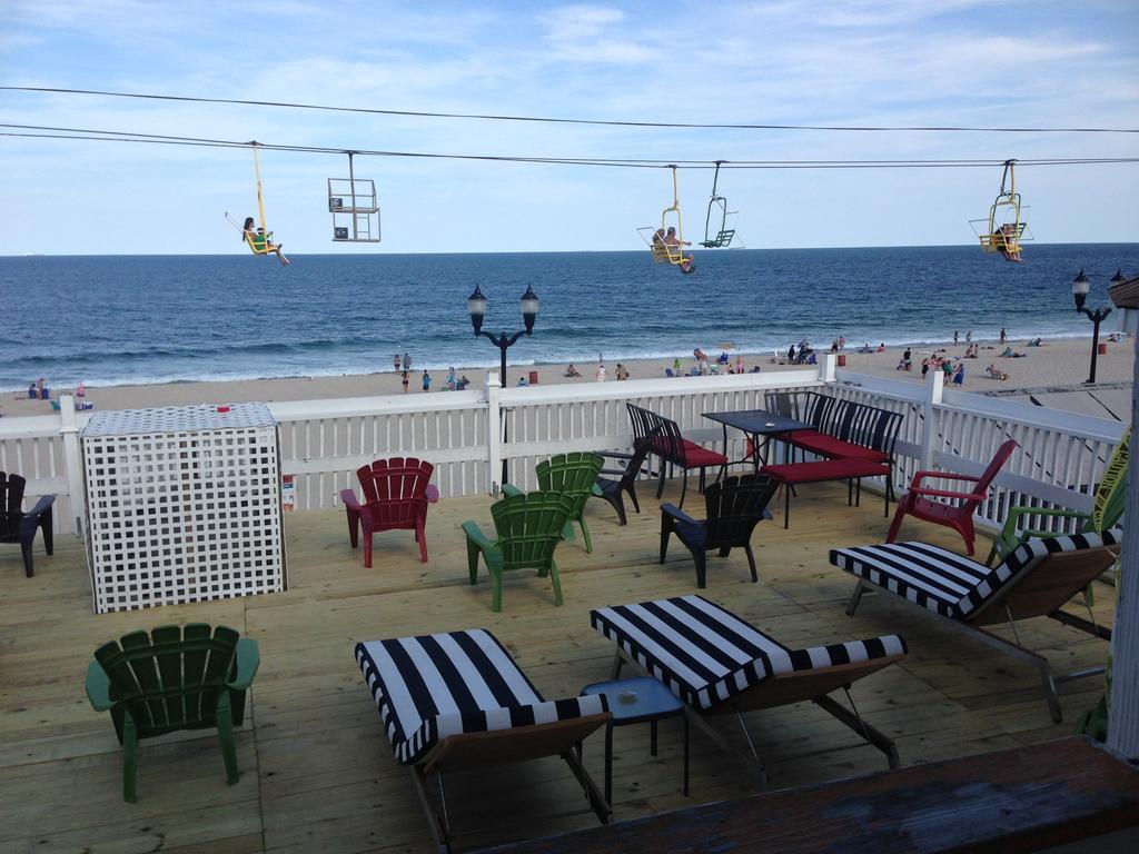 Boardwalk Hotel Charlee & Apartments Beach Hotel Oceanfront シーサイド・ハイツ エクステリア 写真