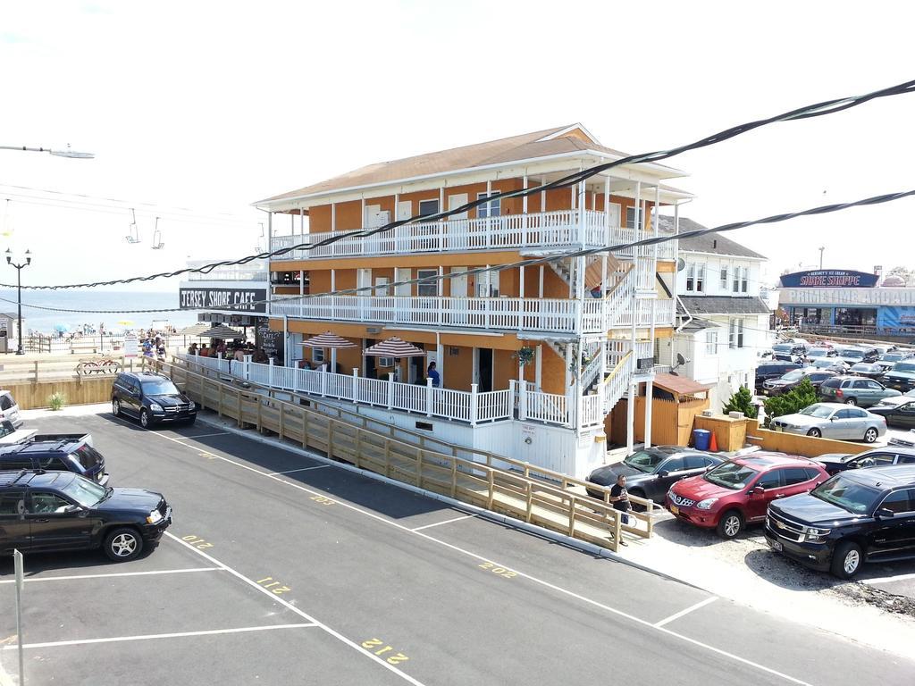 Boardwalk Hotel Charlee & Apartments Beach Hotel Oceanfront シーサイド・ハイツ エクステリア 写真