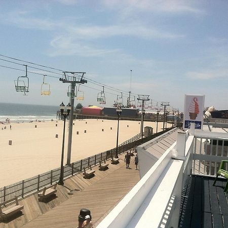 Boardwalk Hotel Charlee & Apartments Beach Hotel Oceanfront シーサイド・ハイツ エクステリア 写真