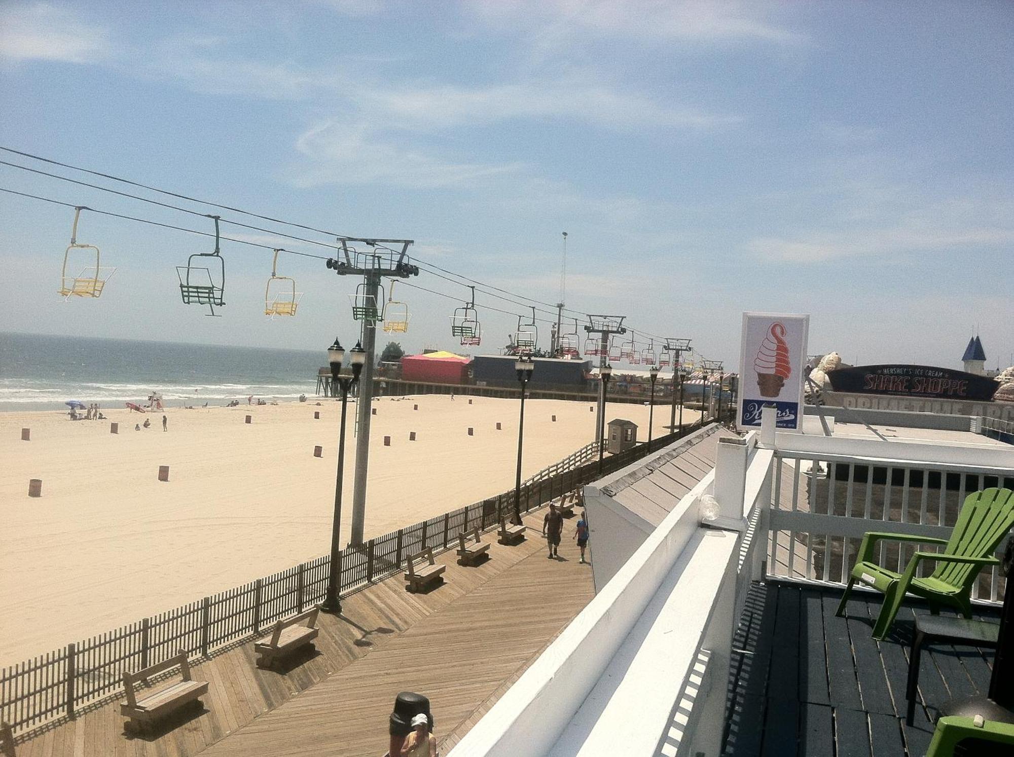 Boardwalk Hotel Charlee & Apartments Beach Hotel Oceanfront シーサイド・ハイツ エクステリア 写真